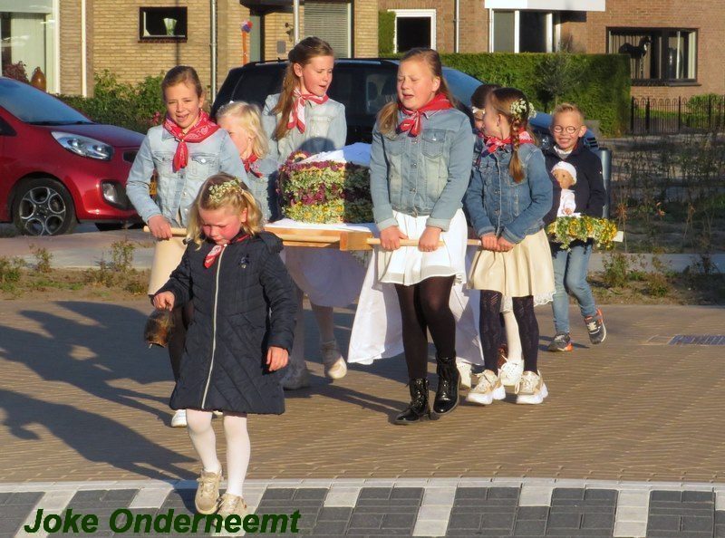 Gelukkig gaat de traditie door … twee luiemotte´s geweldig!