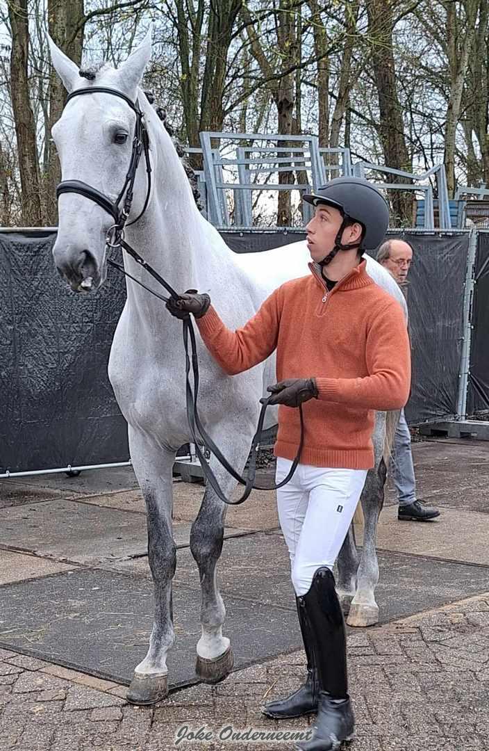 Tachtig deelnemers uit drieëntwintig landen samen in een geweldige sfeer op de manege in Genemuiden