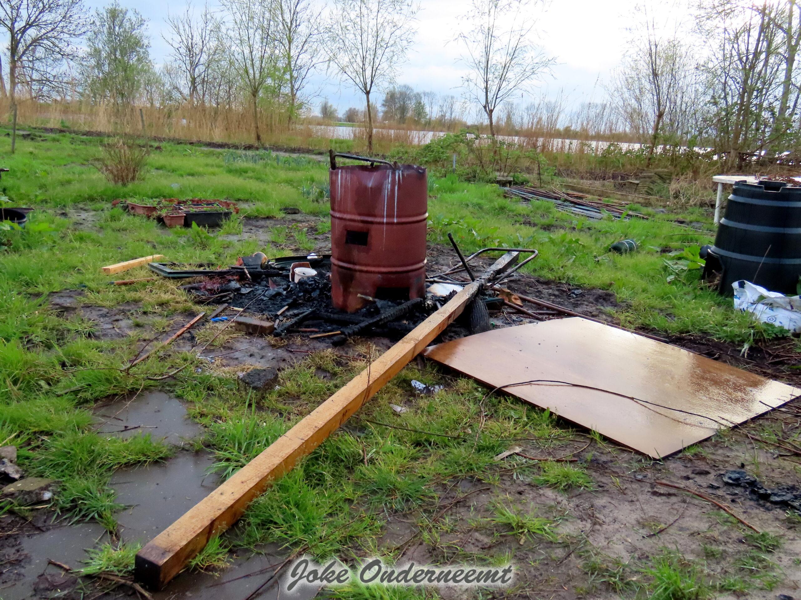 Brand en trammelant op het bouwland bij de Vruuters