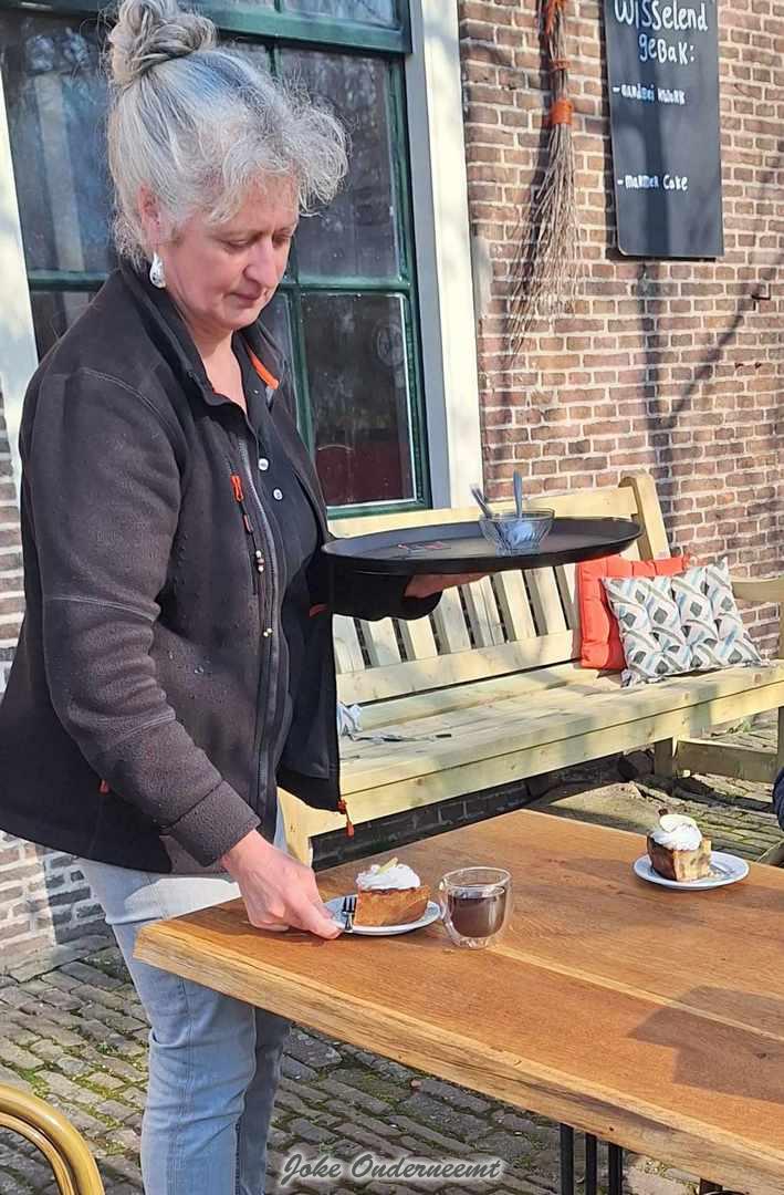 Koffie met appelgebak bij Schenkerij  ” De Oldenhof “