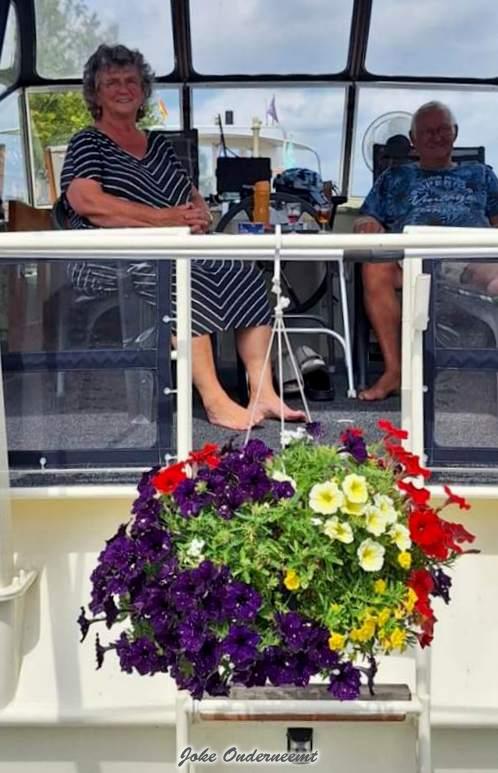 Het is echt vakantie drukte in de haven, met oude bekende !