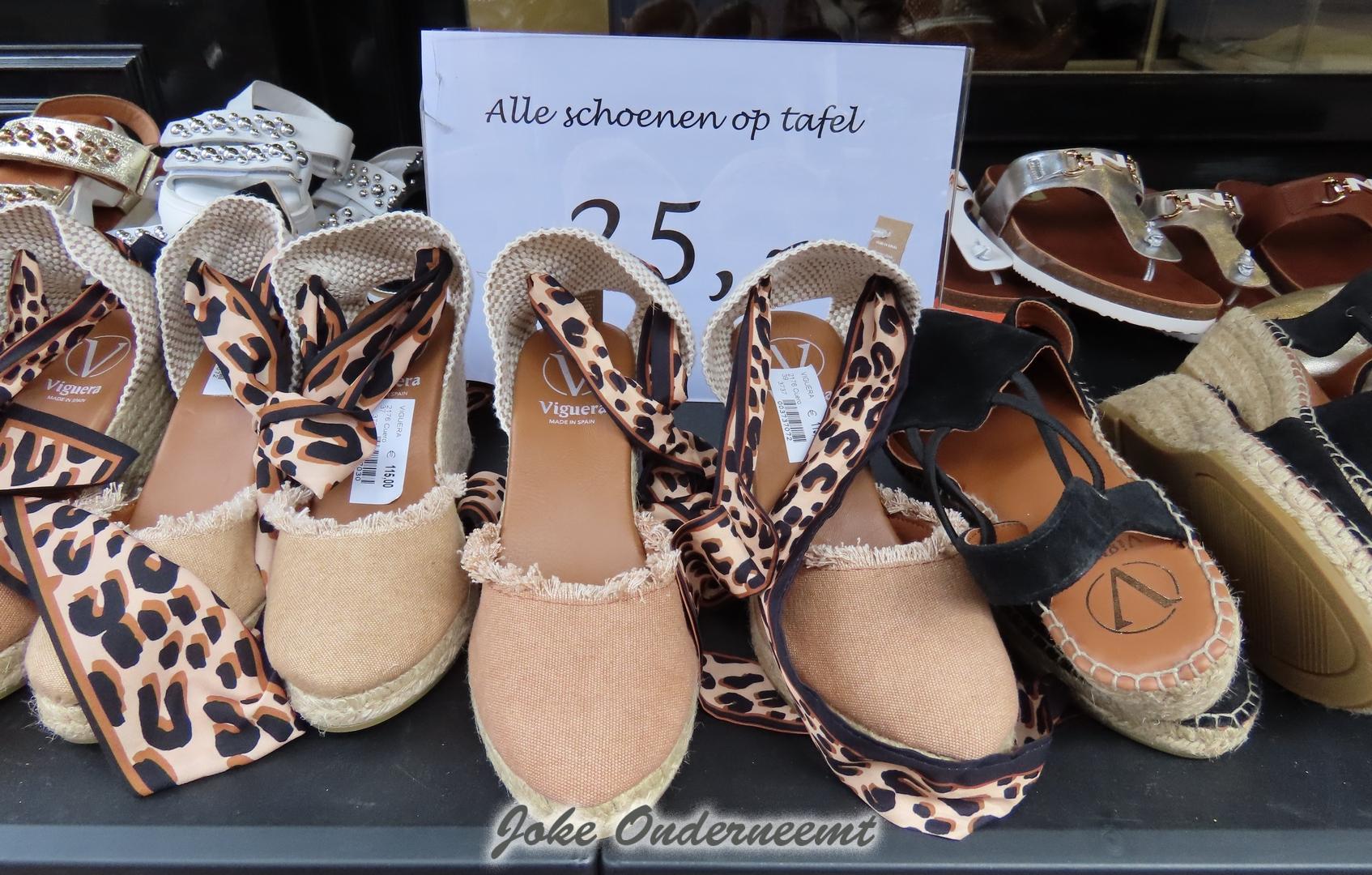 Vanaf morgen schoenen vanaf 25 euro bij JR Schoenmode…. wie de schoenpas trekke hem aan