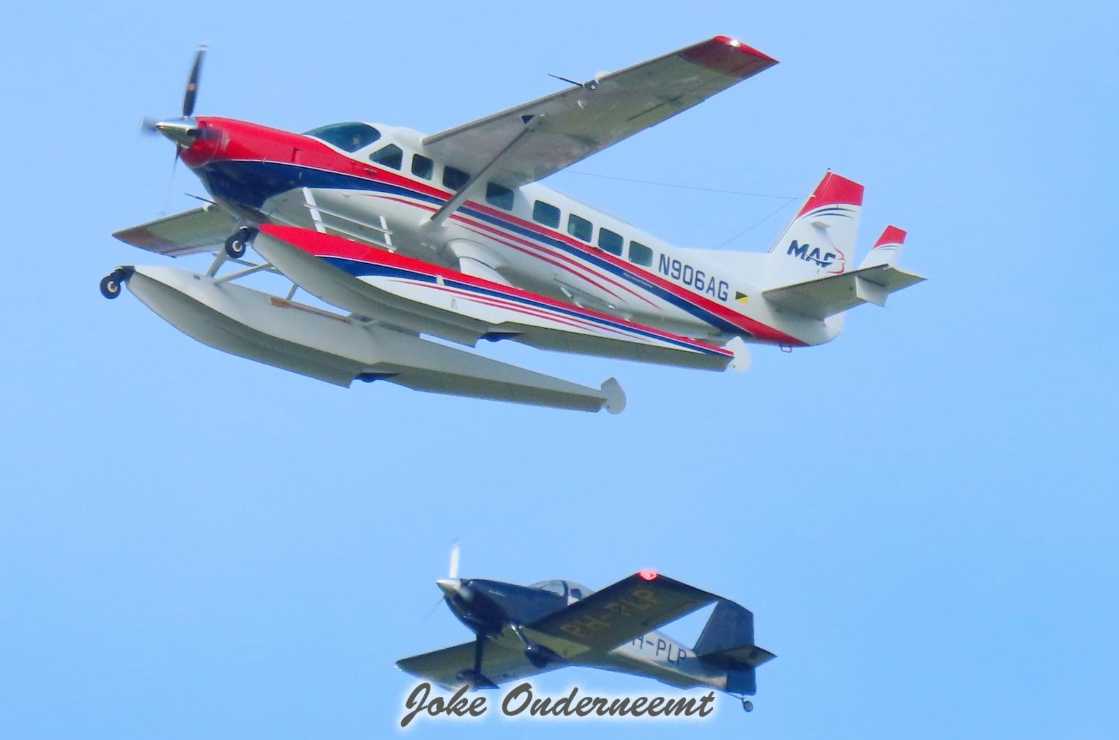 MAF-vliegtuig landt op het IJsselmeer !